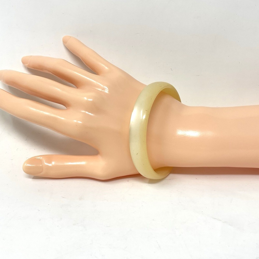 Italy Pastel Cream Off White Beige Pearlescent Bangle Bracelet Lucite Ladies